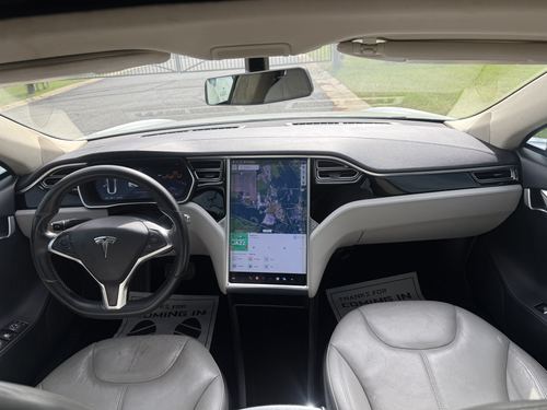2014 Tesla S85 — photo 15