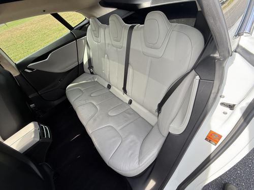 2014 Tesla S85 — photo 31
