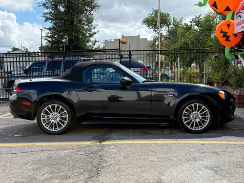 2017 Fiat 124 Spider — photo 9