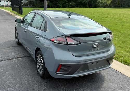 2021 Hyundai Ioniq — photo 11