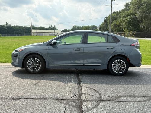 2021 Hyundai Ioniq — photo 12