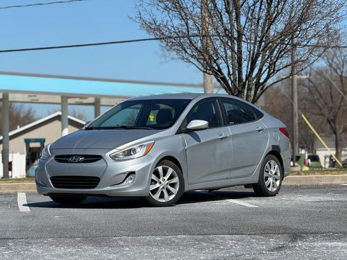 2014 Hyundai Accent 5DR SE / 5DR SE Sunroof/ 4DR GLS Prem — photo 5