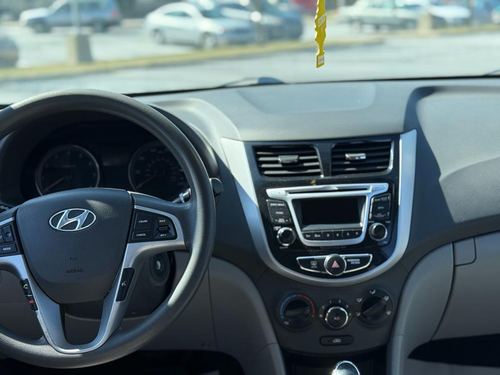 2014 Hyundai Accent 5DR SE / 5DR SE Sunroof/ 4DR GLS Prem — photo 7