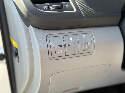 2014 Hyundai Accent 5DR SE / 5DR SE Sunroof/ 4DR GLS Prem — photo 8