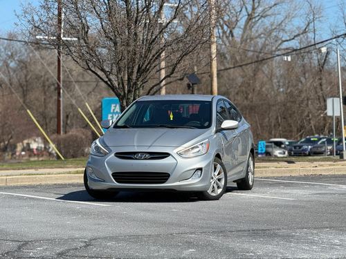 2014 Hyundai Accent 5DR SE / 5DR SE Sunroof/ 4DR GLS Prem — photo 11
