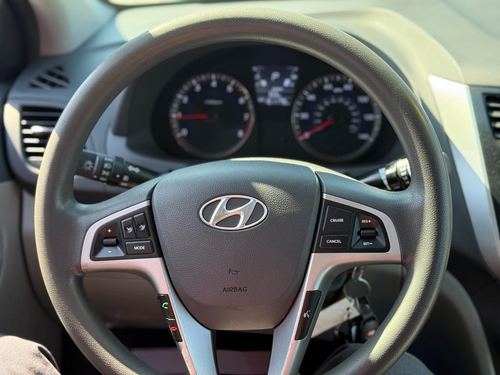 2014 Hyundai Accent 5DR SE / 5DR SE Sunroof/ 4DR GLS Prem — photo 14