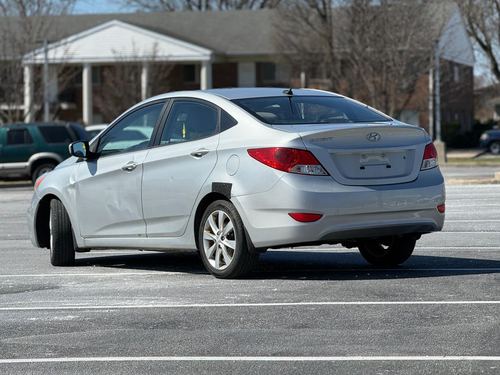 2014 Hyundai Accent 5DR SE / 5DR SE Sunroof/ 4DR GLS Prem — photo 21