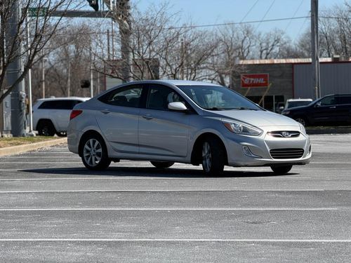 2014 Hyundai Accent 5DR SE / 5DR SE Sunroof/ 4DR GLS Prem — photo 22