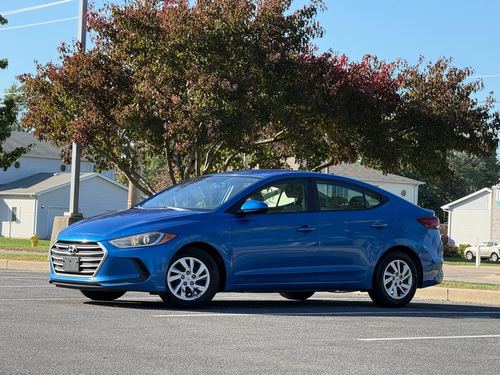 2017 Hyundai Elantra — photo 4