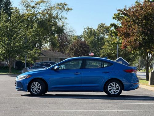 2017 Hyundai Elantra — photo 5