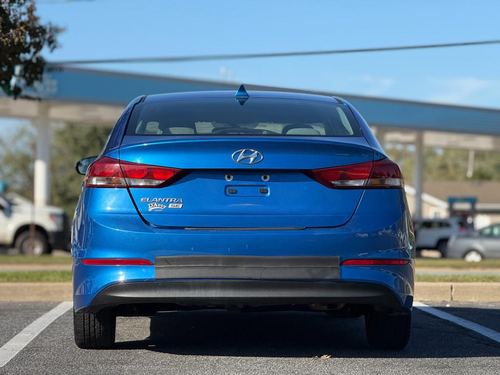 2017 Hyundai Elantra — photo 8