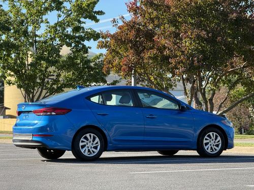 2017 Hyundai Elantra — photo 10