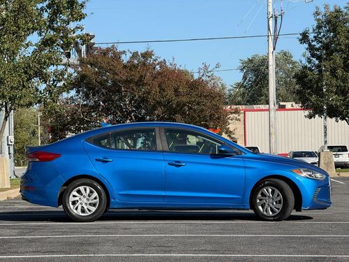 2017 Hyundai Elantra — photo 11