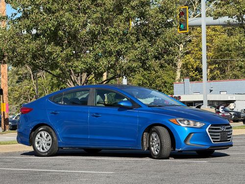 2017 Hyundai Elantra — photo 12