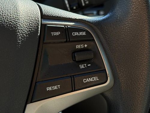 2017 Hyundai Elantra — photo 17