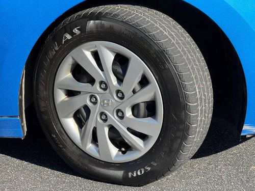 2017 Hyundai Elantra — photo 18