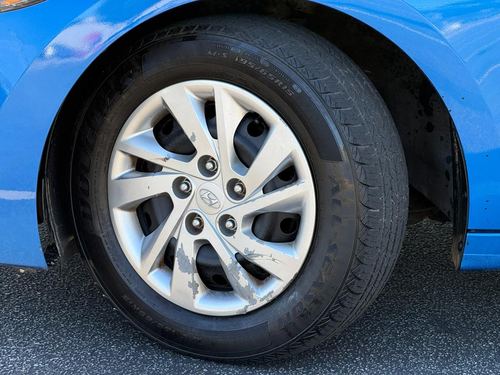 2017 Hyundai Elantra — photo 21