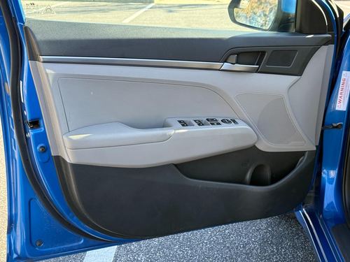 2017 Hyundai Elantra — photo 23