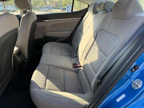 2017 Hyundai Elantra — photo 25
