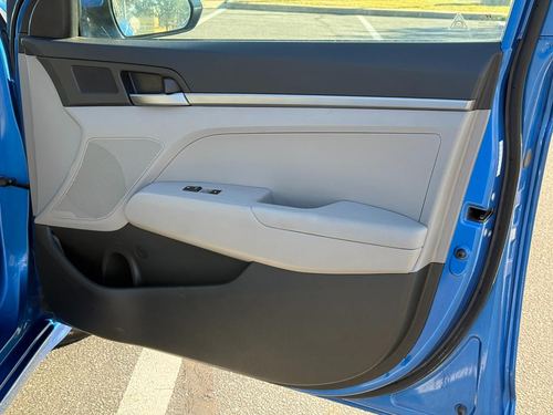 2017 Hyundai Elantra — photo 27
