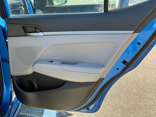 2017 Hyundai Elantra — photo 28