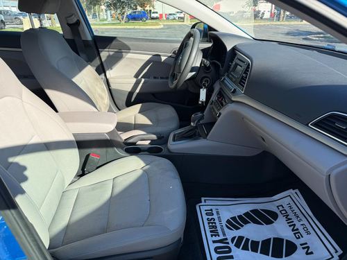2017 Hyundai Elantra — photo 30