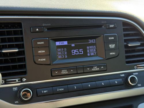 2017 Hyundai Elantra — photo 34