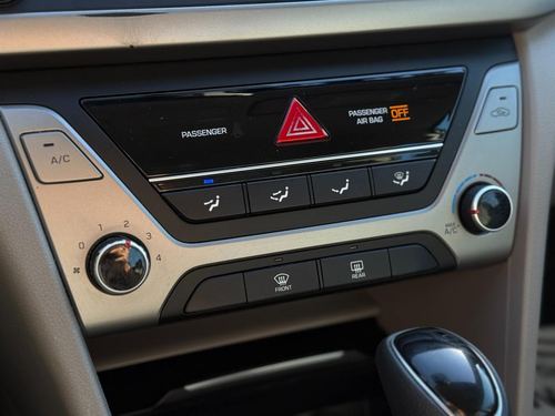 2017 Hyundai Elantra — photo 35