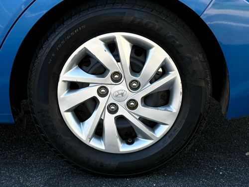 2017 Hyundai Elantra — photo 36