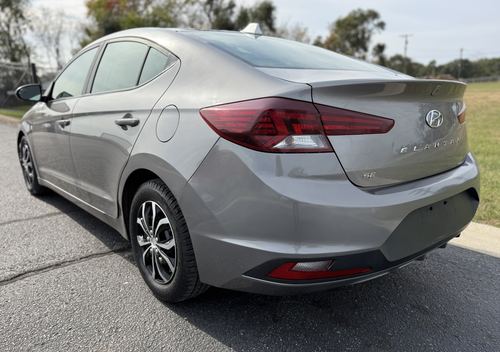 2020 Hyundai Elantra SE — photo 11