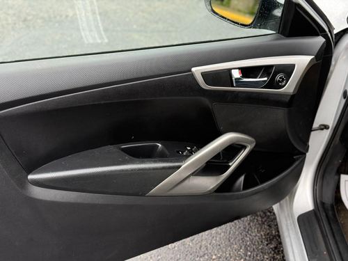 2015 Hyundai Veloster — photo 23
