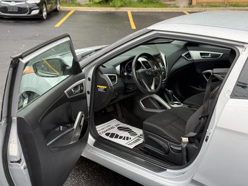 2015 Hyundai Veloster — photo 25