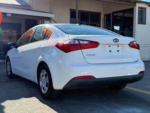 2016 Kia Forte — photo 11