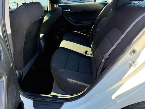 2016 Kia Forte — photo 23