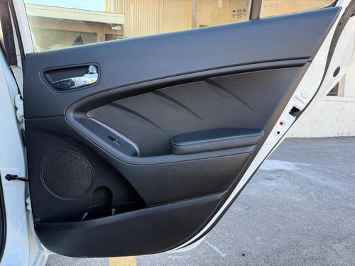 2016 Kia Forte — photo 30