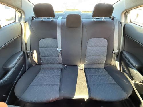 2016 Kia Forte — photo 27