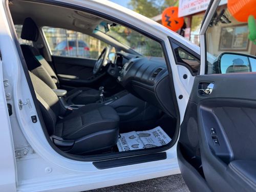 2016 Kia Forte — photo 19