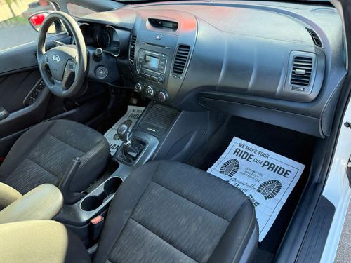 2016 Kia Forte — photo 17