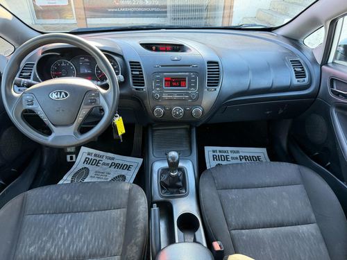 2016 Kia Forte — photo 15