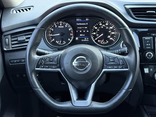 2019 Nissan Rogue — photo 32
