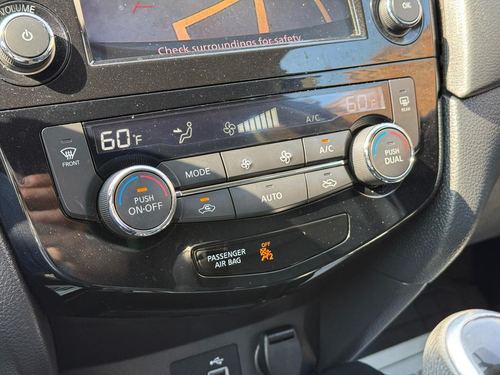 2018 Nissan Rogue SV — photo 13