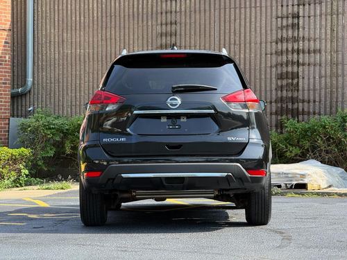 2018 Nissan Rogue SV — photo 14