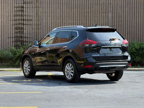 2018 Nissan Rogue SV — photo 15