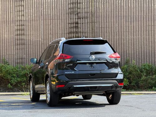 2018 Nissan Rogue SV — photo 16