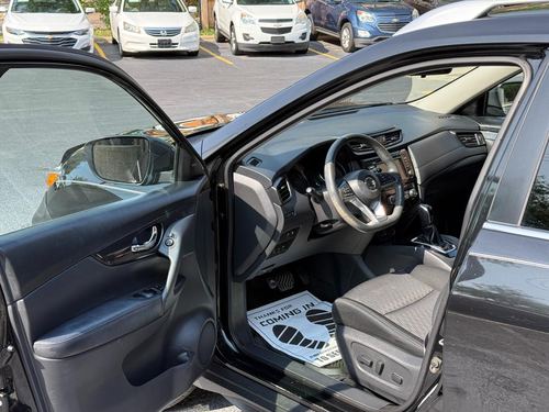 2018 Nissan Rogue SV — photo 20