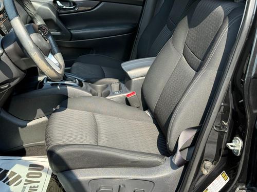 2018 Nissan Rogue SV — photo 22