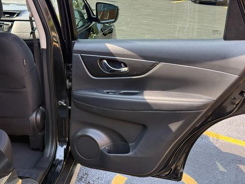 2018 Nissan Rogue SV — photo 25
