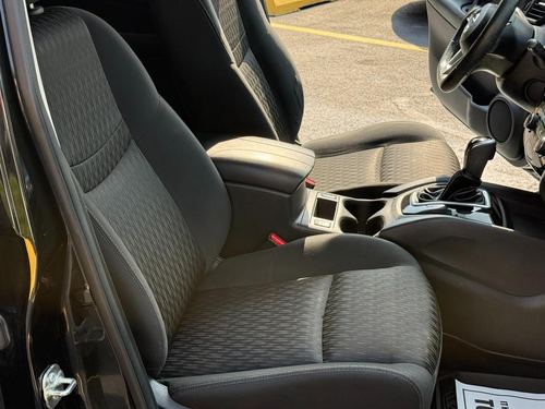 2018 Nissan Rogue SV — photo 32