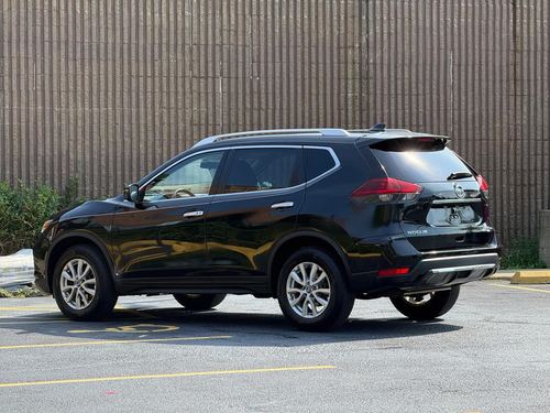 2018 Nissan Rogue SV — photo 34