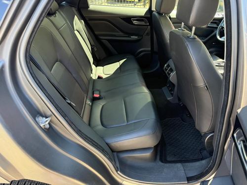 2018 Jaguar F-Pace 25t Premium — photo 25